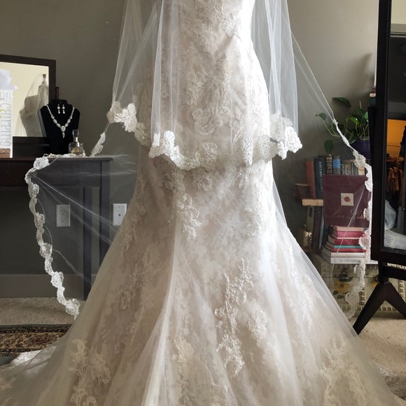 lace vintage style Oleg Cassini wedding gown